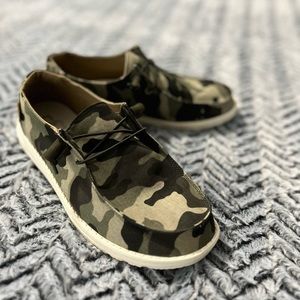 Hey Dude Wendy Camo shoes. Women’s Sz 11